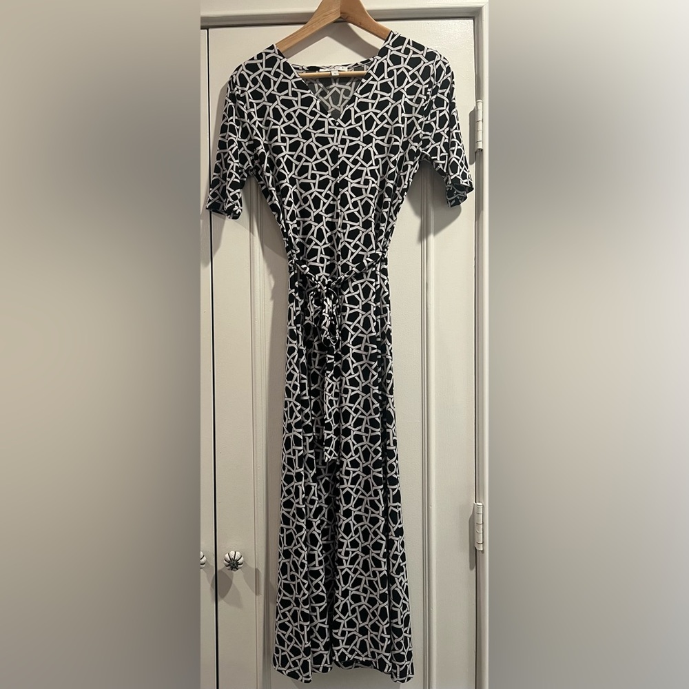 Chaus Black and White Long Sleeve Dress